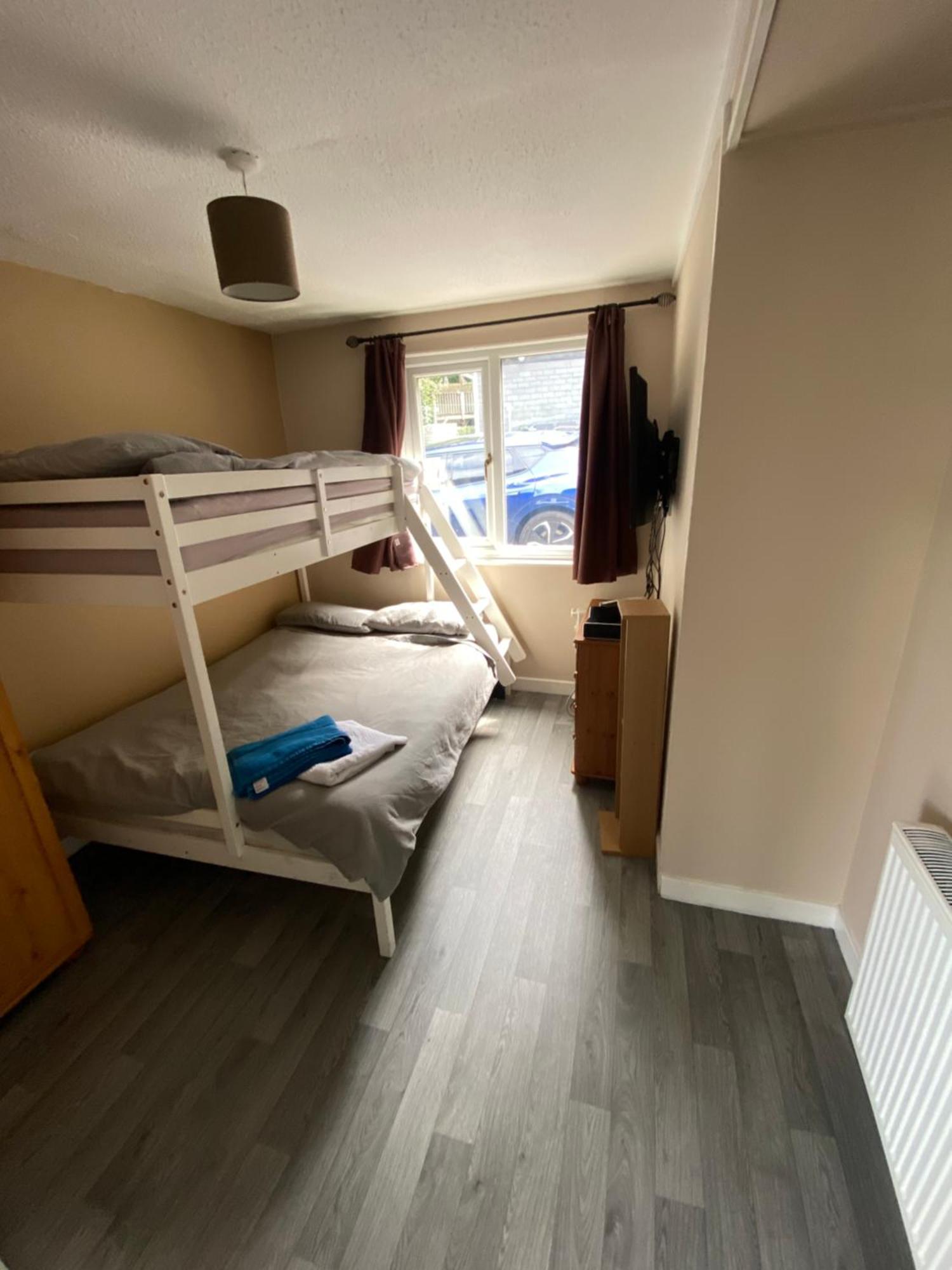 Stunning 3 Bed Riverside Cabin In Snowdonia Caeathro Exteriér fotografie