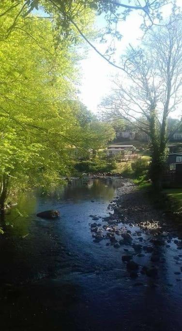 Stunning 3 Bed Riverside Cabin In Snowdonia Caeathro Exteriér fotografie