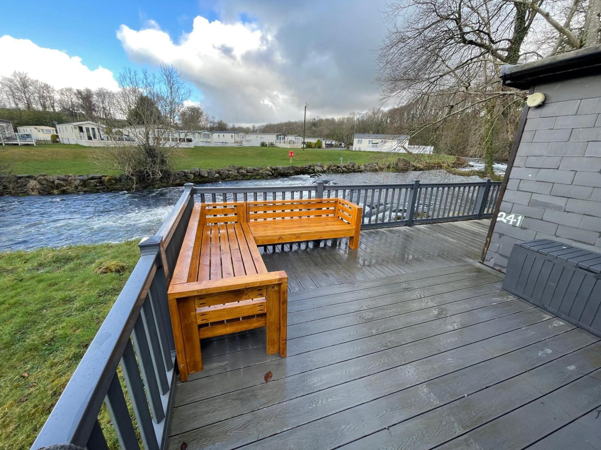 Stunning 3 Bed Riverside Cabin In Snowdonia Caeathro Exteriér fotografie